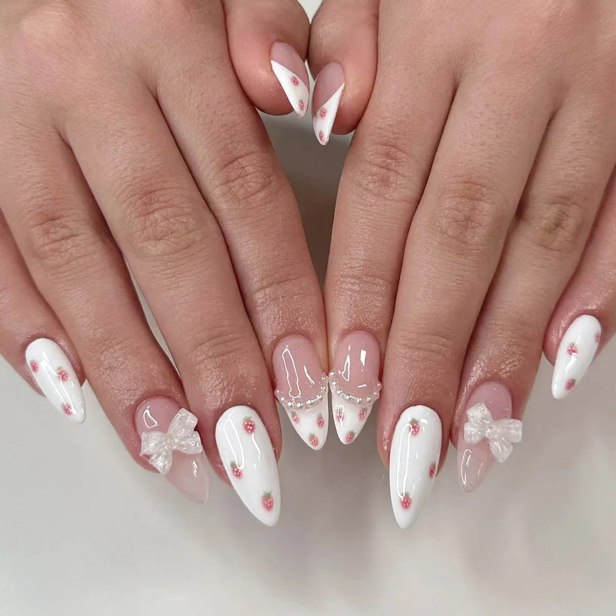 Almond False Nails Cute Strawberries