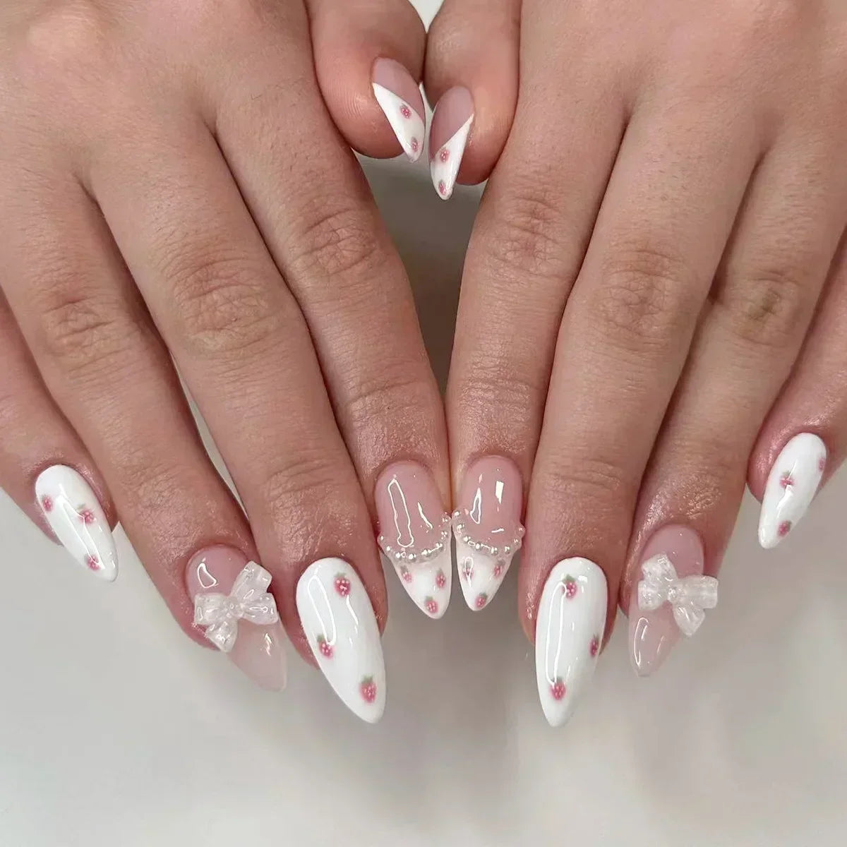 Almond False Nails Cute Strawberries