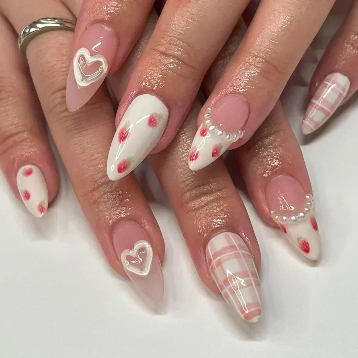 Almond False Nails Cute Strawberries